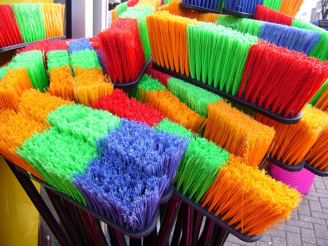 choosing the right broom push synthetic corn cleaning kitchen livingroom floor hardwood