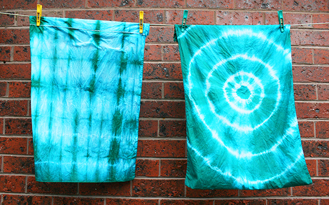 Make Your Own Pretty Tie Dye Pillows - It's So Easy and Fun! diy easy colorful fun 70s style grunge teen dorm kids fun project throw pillows reuse recycle old pillows8