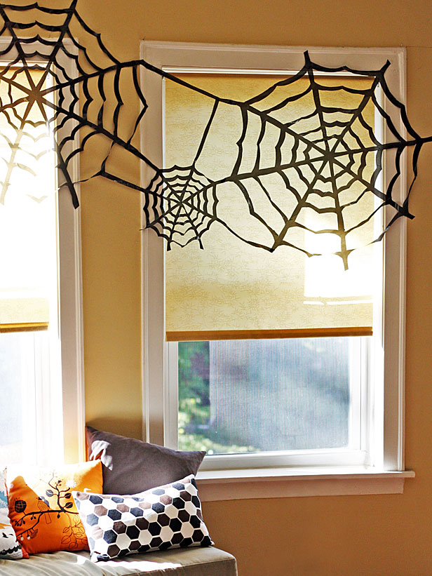 Quick and Easy Halloween Decor! snake wreat print out images pumpkin mod podge easy budget quick decor spooky creepy dollar store11
