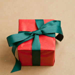 How to Wrap the Perfect Christmas Gift19