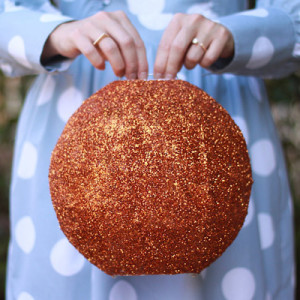New Year's Party DIY: Glitter Paper Lanterns2