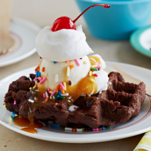 10 Different Ways You Can Use Your Waffle Iron - It's Not Just for Waffles Anymore! cheeseburgers brownies eggs sandwiches pizza pretzels hot dogs easy fast kids dorm cooking12