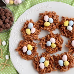 Super Easy Easter Nests Made With Peanut Butter, Chocolate, and Noodles!1