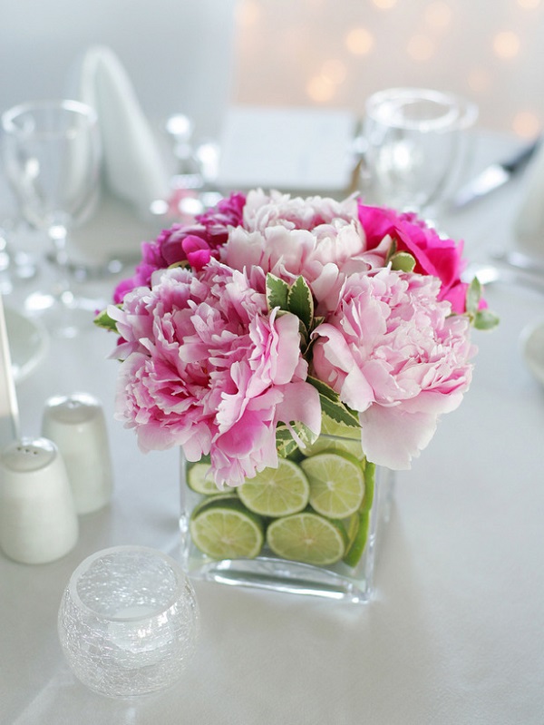 Vase-Centerpiece-Filled-With-Fresh-Flowers-And-Lime-Slices