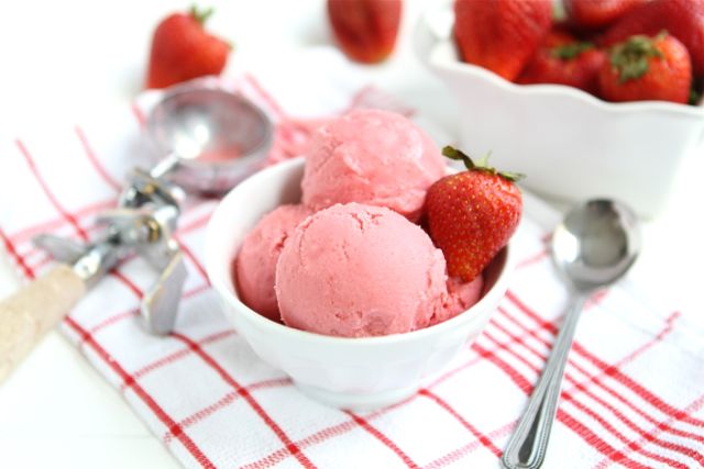 strawberry-frozen-yogurt healthy recipe1