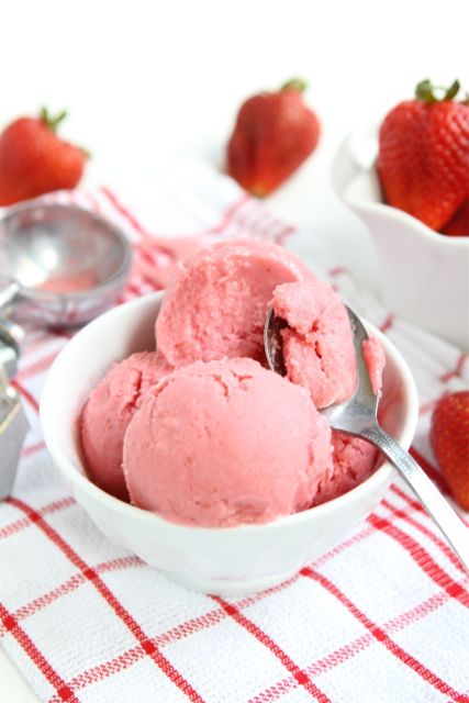 How to Make Your Own Strawberry Frozen Yogurt – Better HouseKeeper