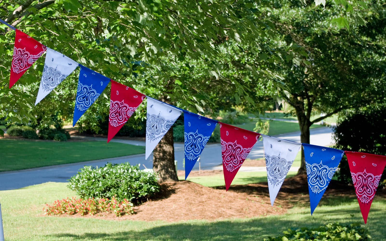 July 4th DIY- Easy Patriotic Bandana Decor table cloth banner napkins party decor bbq6