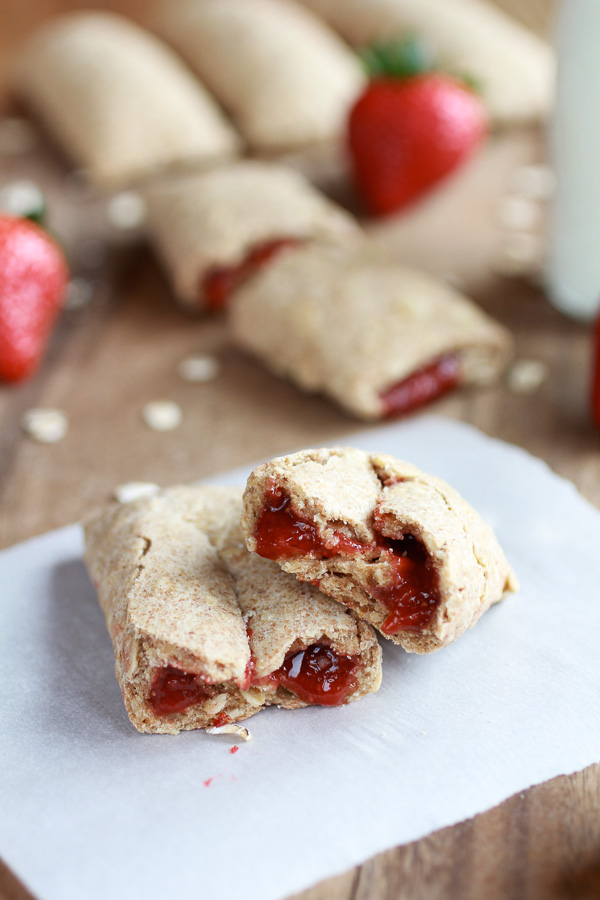 healthy homemade strawberry cereal bars oatmeal berries kids school snack breakfast whole wheat