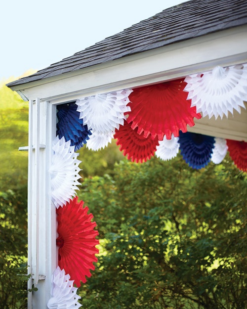 Celebrate Independance Day with these Patriotic Porch Decor Ideas flags diy budget shutter tissue paper firecrackers flowers pillows plants accessories party bbq get together patriotic july 4th2