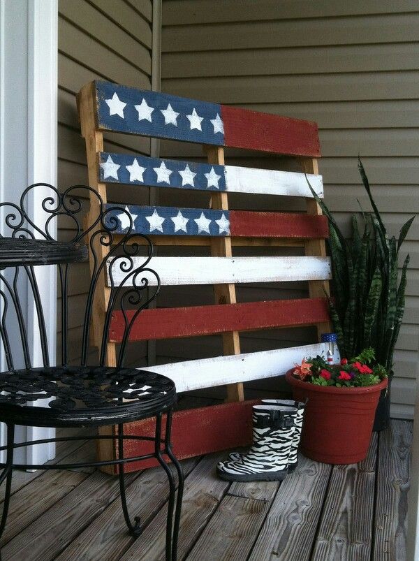 Celebrate Independance Day with these Patriotic Porch 