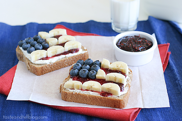 Easy Breakfast! July 4th Fruit Toast with Creamcheese and Jam breakfast brunch patriotic blueberries raspberry jam bananas cream cheese healthy filling kids2