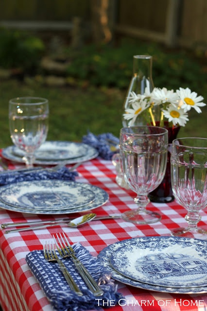 Get Inspired- Take a Look at These 10 Patriotic Outdoor Tables lantered checkered plaid navy napkins rustic diy easy budget9