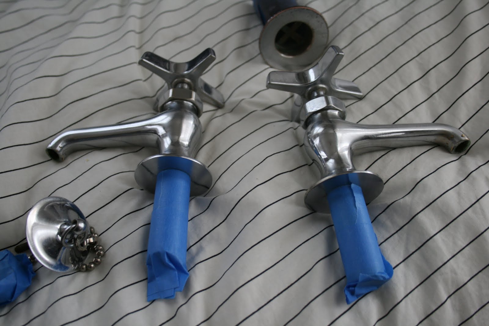 How To Paint Your Bathroom Faucets No Need To Buy A New One Better Housekeeper