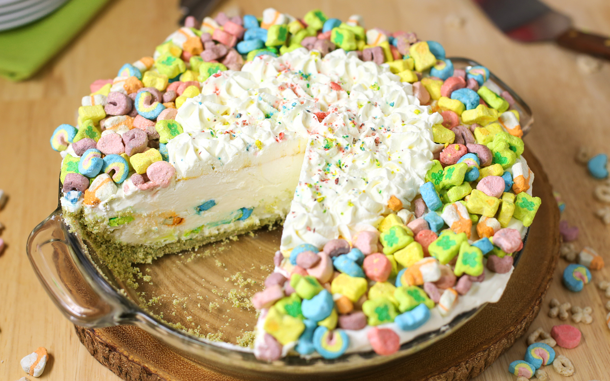 You've Got to Try These Yummy Desserts Made from Cereal! fruity pebbles donuts cake diy easy breakfast2