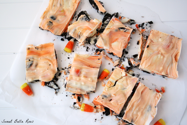 Halloween Treats- Candy Corn Cookie Bark oreo chocolate white halloween fall treat1