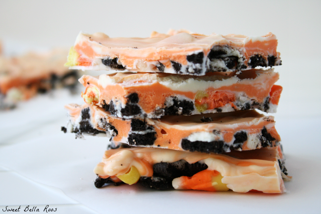 Halloween Treats- Candy Corn Cookie Bark oreo chocolate white halloween fall treat2