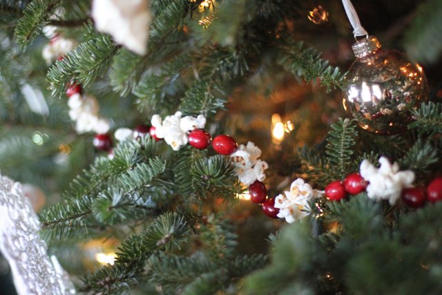 10 Rustic Christmas Decor Ideas You Can Recreate on the Cheap10