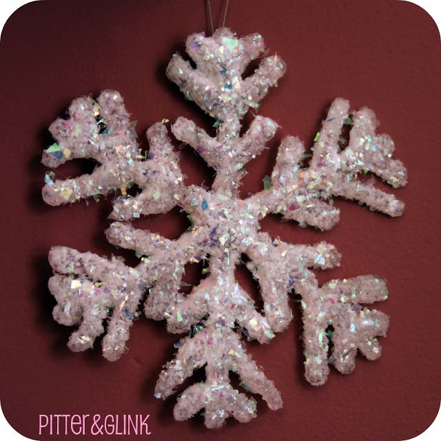 Christmas DIY: Adorable Glittery Glue Gun Snowflakes1