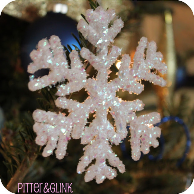 Christmas DIY Adorable Glittery Glue Gun Snowflakes Better HouseKeeper