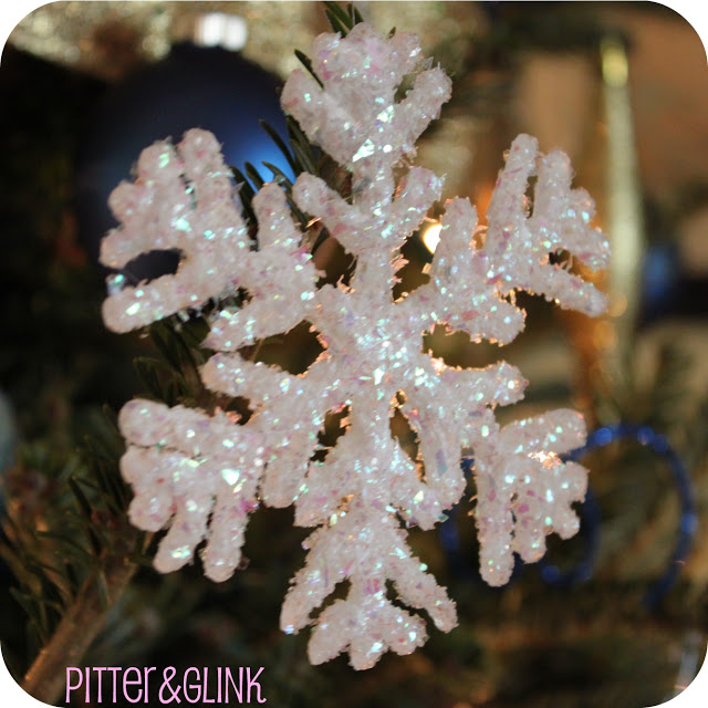 Christmas DIY: Adorable Glittery Glue Gun Snowflakes9