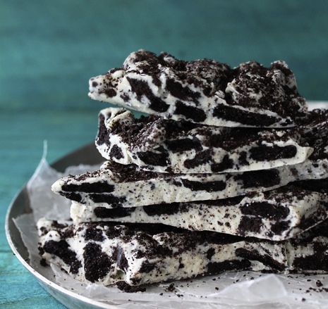 Easy Cookies and Cream Oreo Bark14