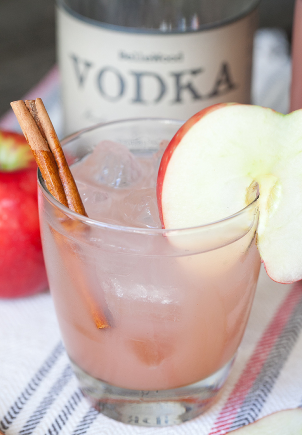 Homemade Apple Cider Cocktail cinnamon apples fall autumn1