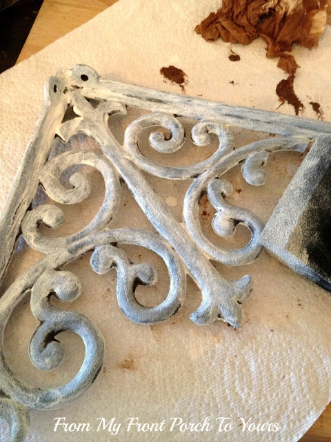 Shabby Chic DIY: Make Your Brand New Iron Brackets Old and Rusty2