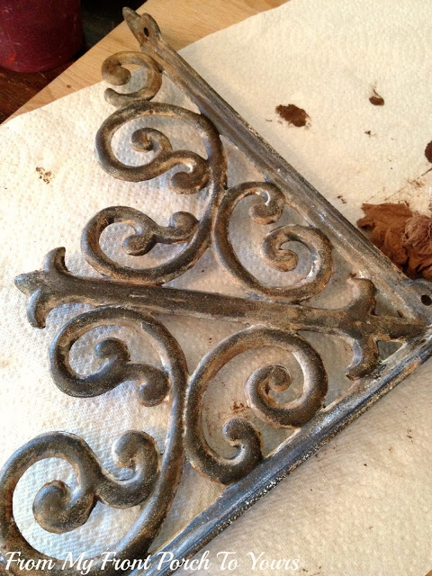 Shabby Chic DIY: Make Your Brand New Iron Brackets Old and Rusty6