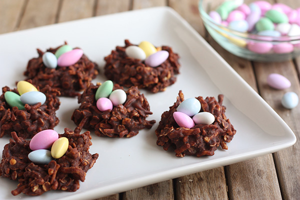 Super Easy Easter Nests Made With Peanut Butter, Chocolate, and Noodles!2