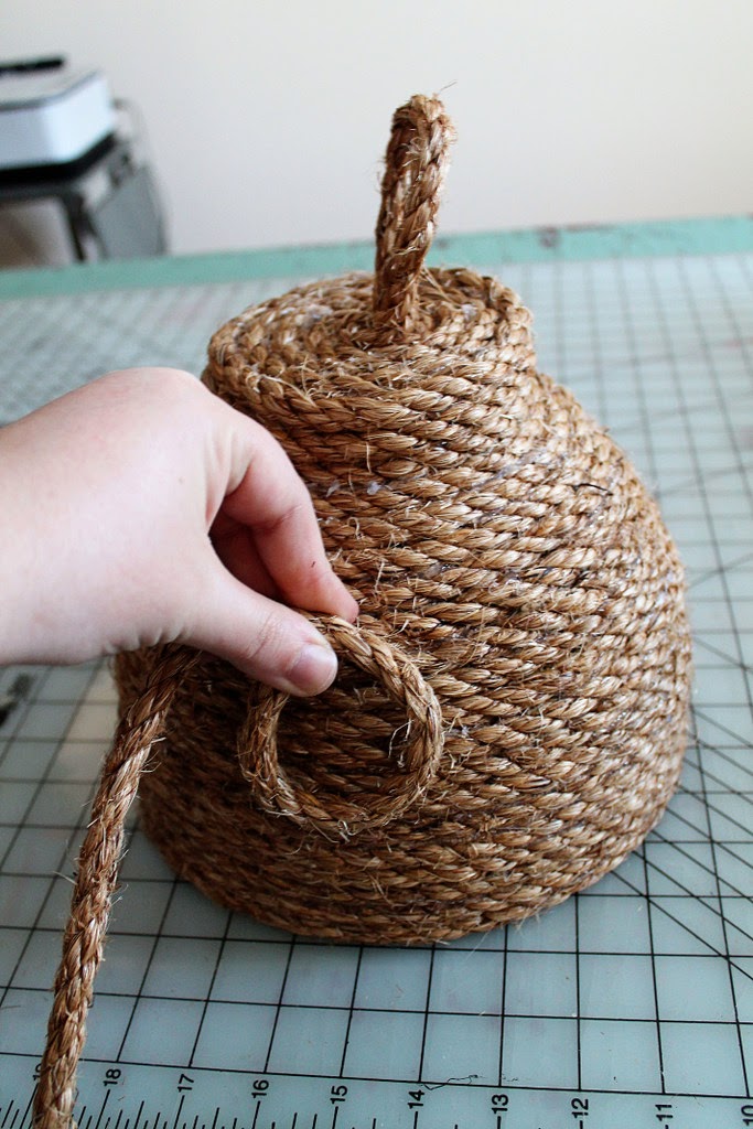 DIY: Make this Super Cute Beehive for Your Front Porch for Under $10! summer patio decor ideas spring beehive bbq pinterest project glue gun cheap budget rustic country rope twine easy6