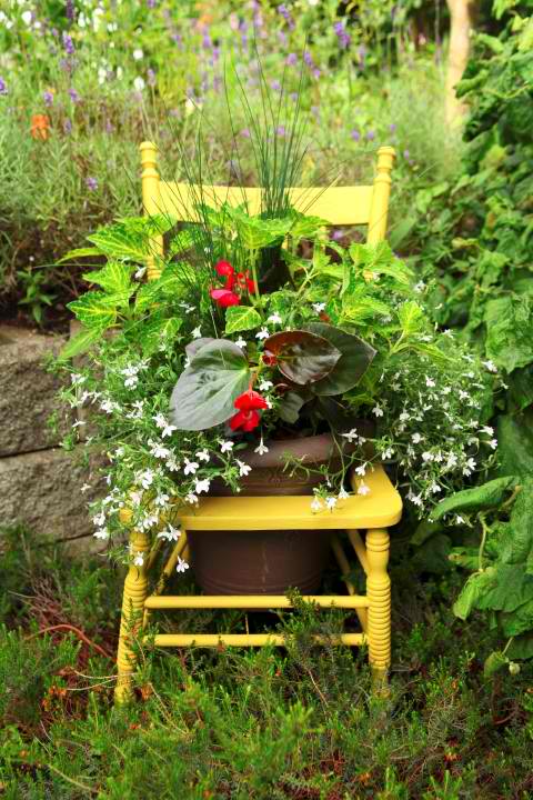 Gardening DIY: Turn a Thrift Store Chair Into a Cute Shabby Chic Inspired Planter! spring mother's day craft project gardening easy plants flowers gift present poem sugar hero cheap budget pinterest do it yourself garage sale6