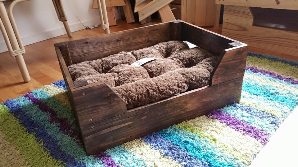 pallet diy dog bed