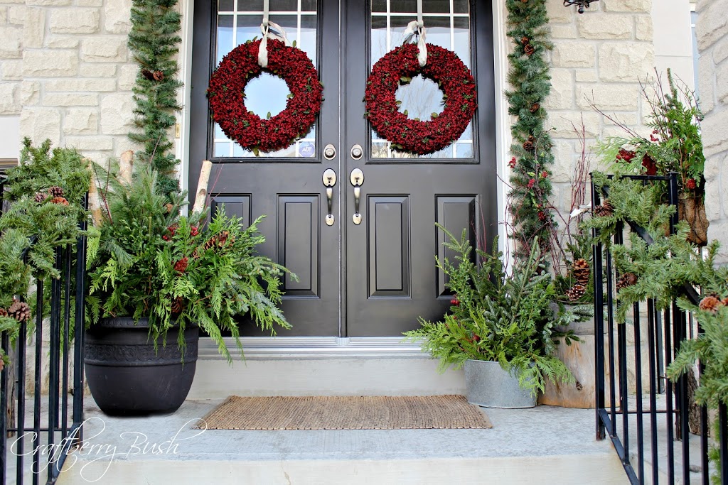 christmas-curb-appeal-holiday-decorating-ideas