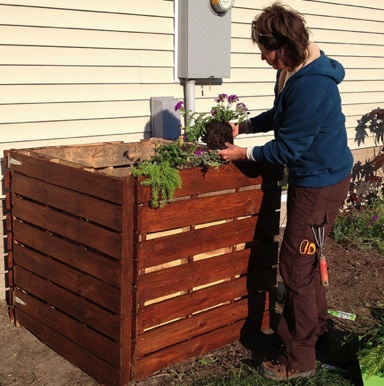 how to build and maintain a compost bin