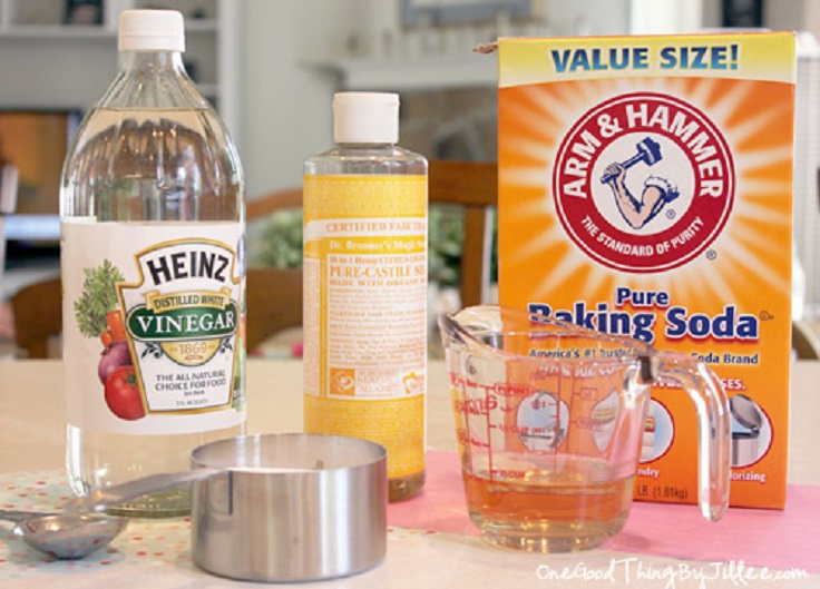 natural cleaning products vinegar baking soda