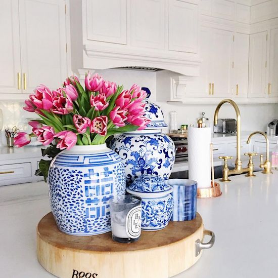 pretty chinoiserie vases kitchen decorating ideas
