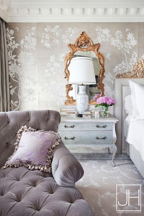 pretty-gold-mirror-bedroom-chinoiserie-metallic-wallpaper