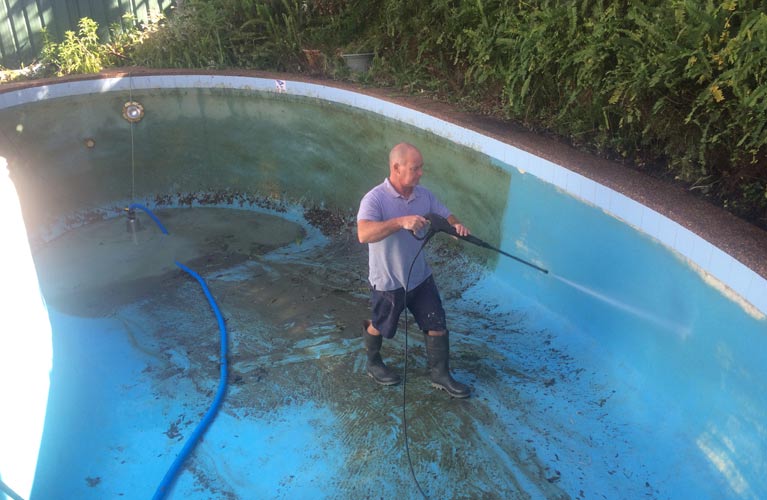 cleaning the bottom of the pool