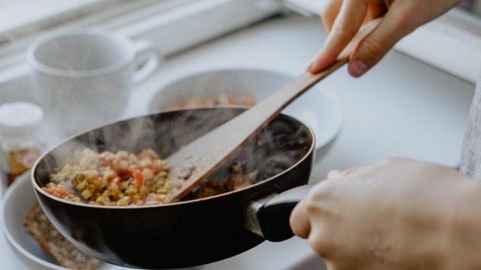 2 saving electricity while cooking how to energy save eco friendly tips