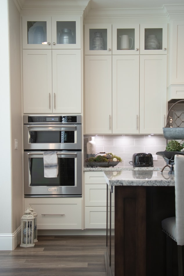 Kitchen with subway tiles as backsplash.