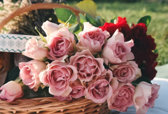 decorating with valentines day roses how to reuse flowers 2