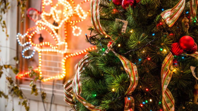 christmas window decorating ideas how to design holiday window decorations 3