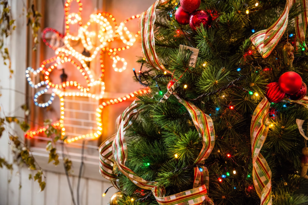 Useful Tips That Can Help You Decorate Your Commercial Space This Holiday Season